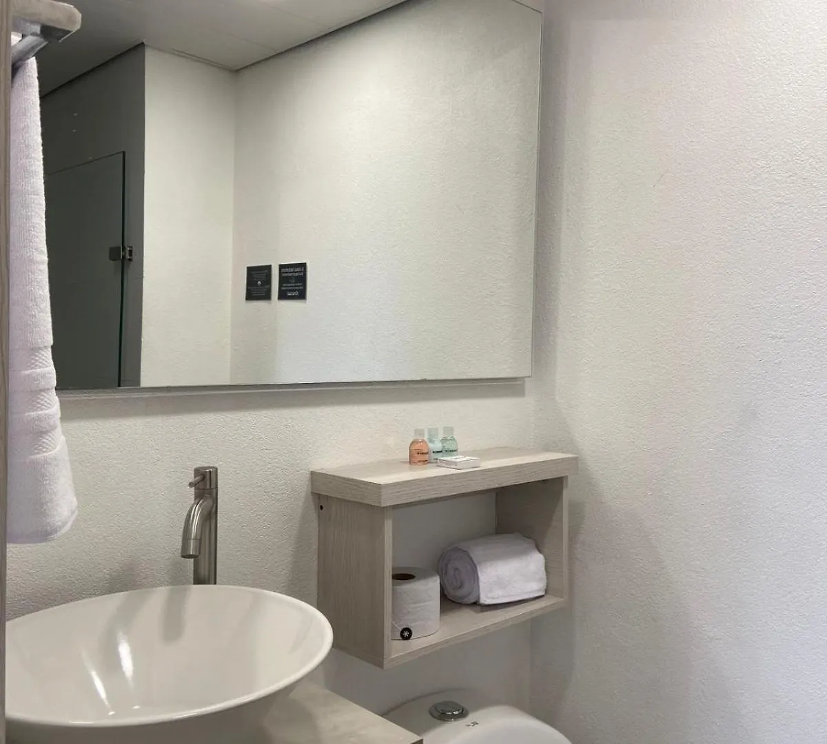 Hotel Santa Ana 메딜린