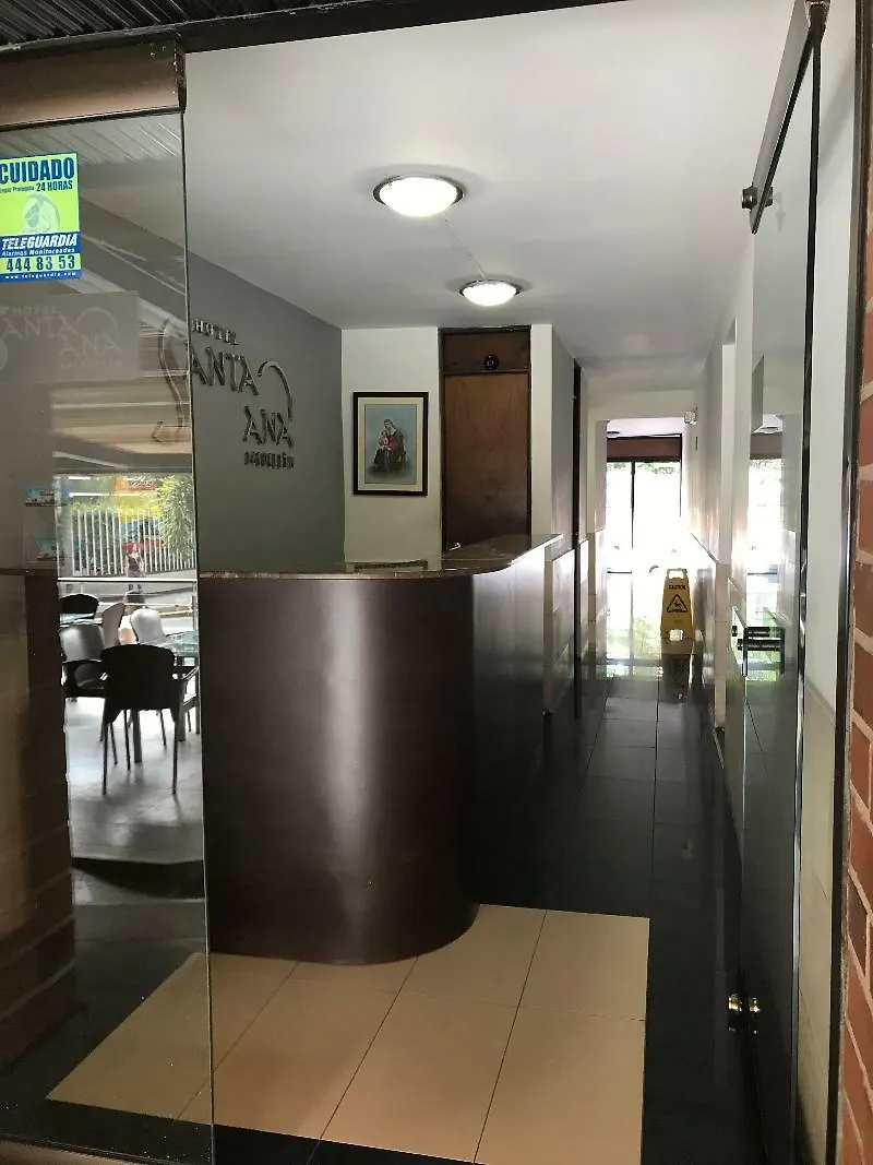 Hotel Santa Ana 메딜린