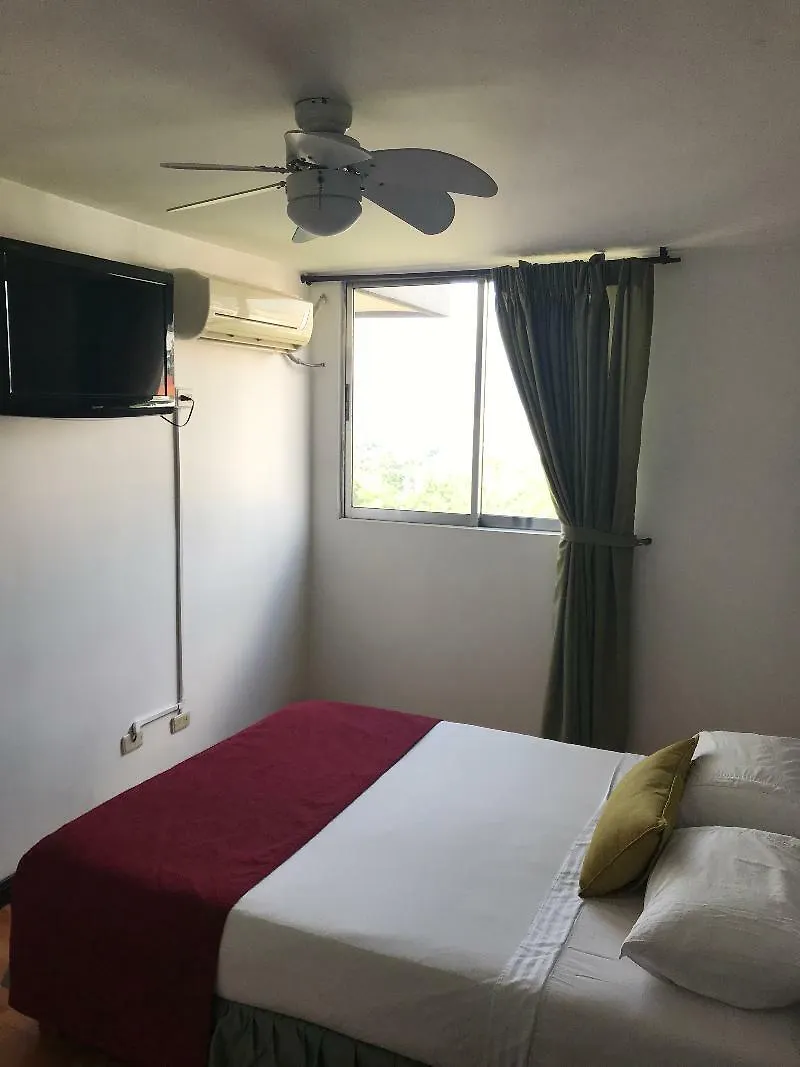 Hotel Santa Ana 메딜린